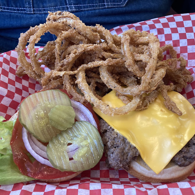 Cheeseburger with Onion Rings