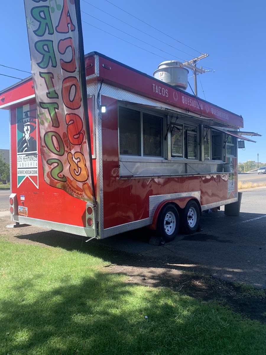 Los Hermanos Taqueria