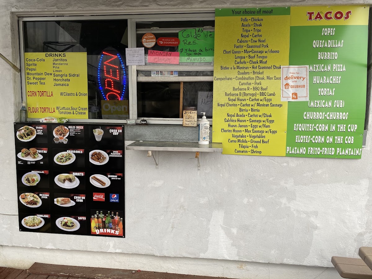 Pollo Goyo menu board