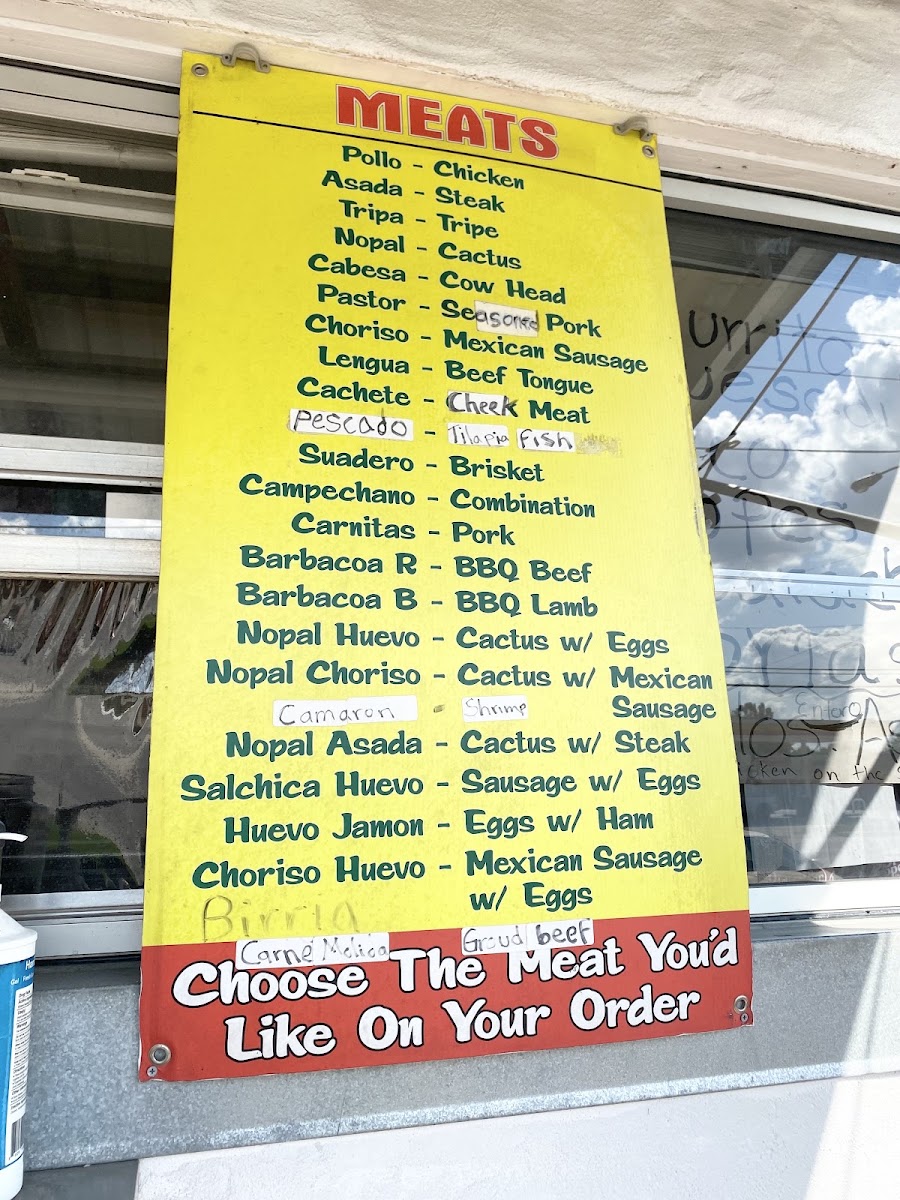Pollo Goyo menu board