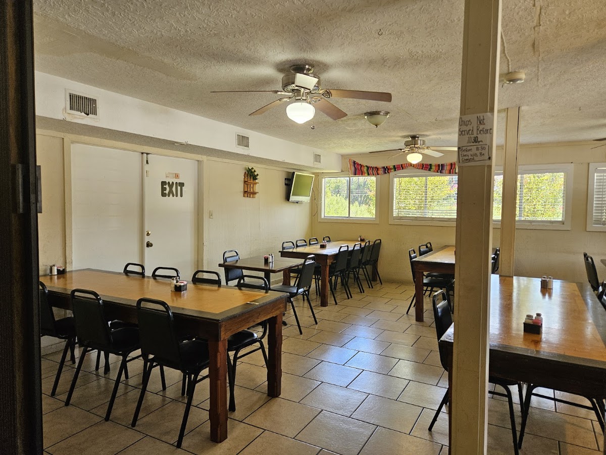 Los Tres Gallos Tex Mex Restaurant