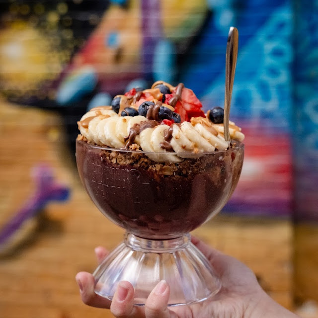 Acai Bowl with Fruit Toppings