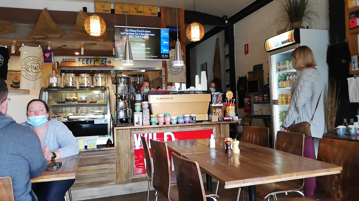 WILD WOMBAT Cafe