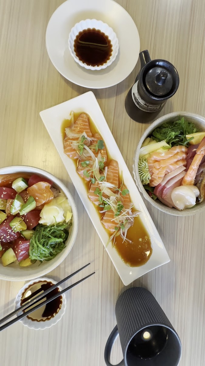 SUSHI & BOWLS