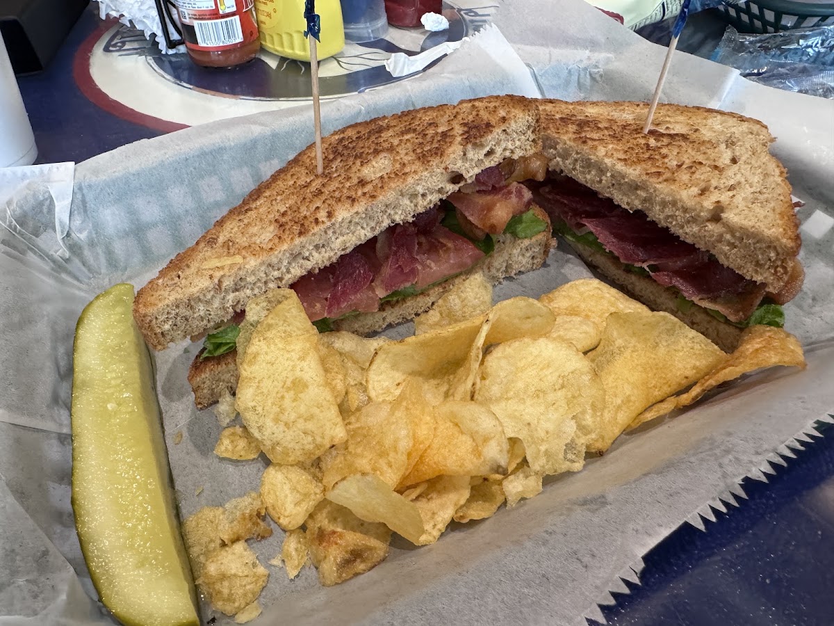 Cubi Bar Café