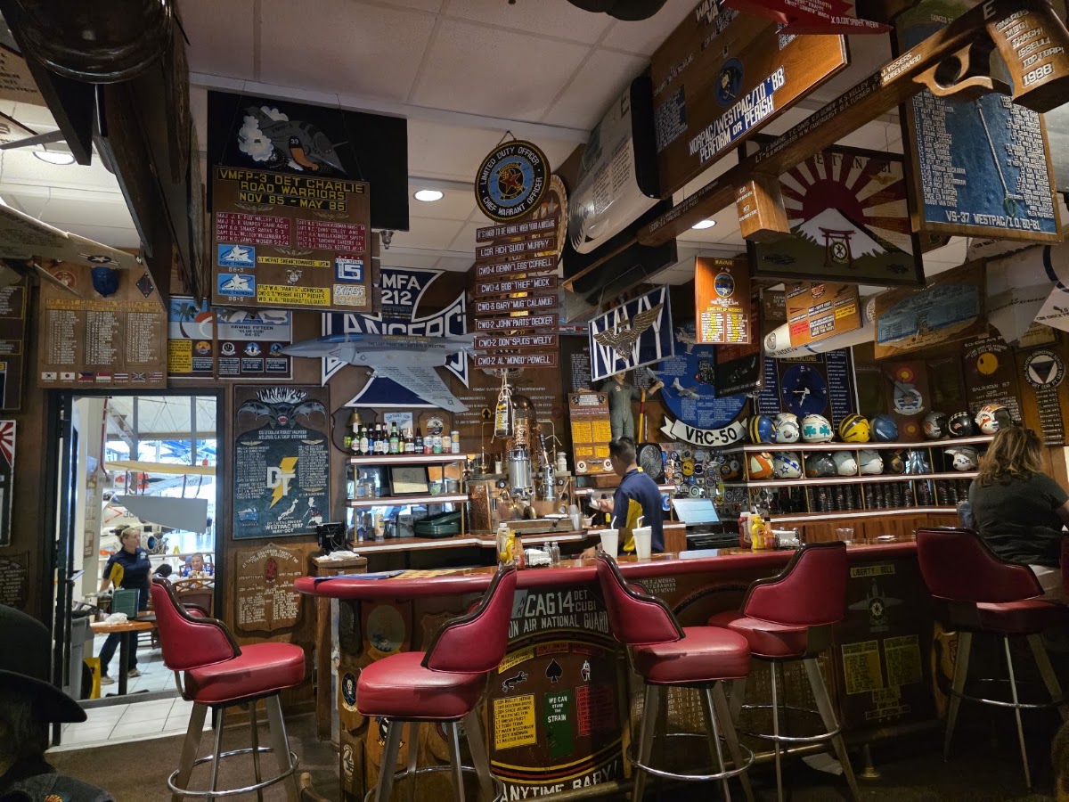 Cubi Bar Café