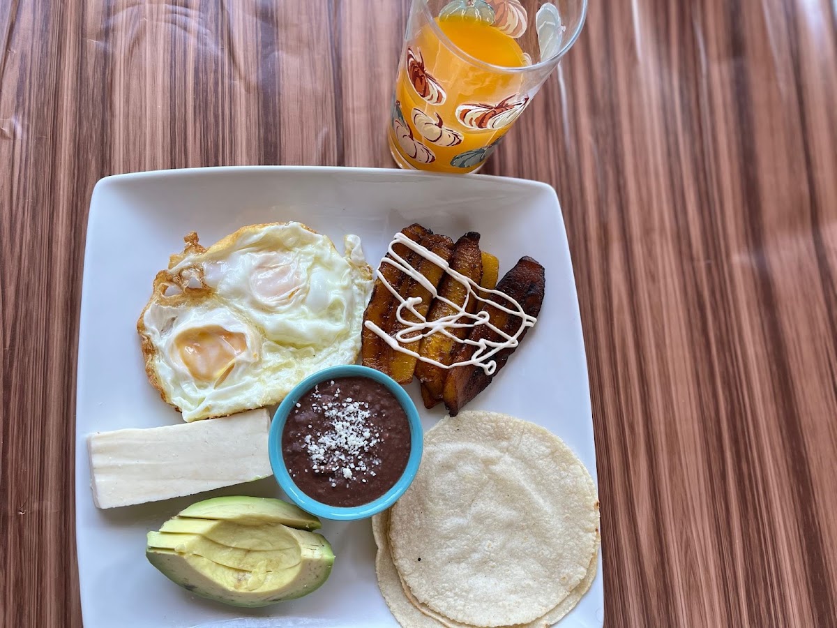 CATRACHO FOOD TRUCK