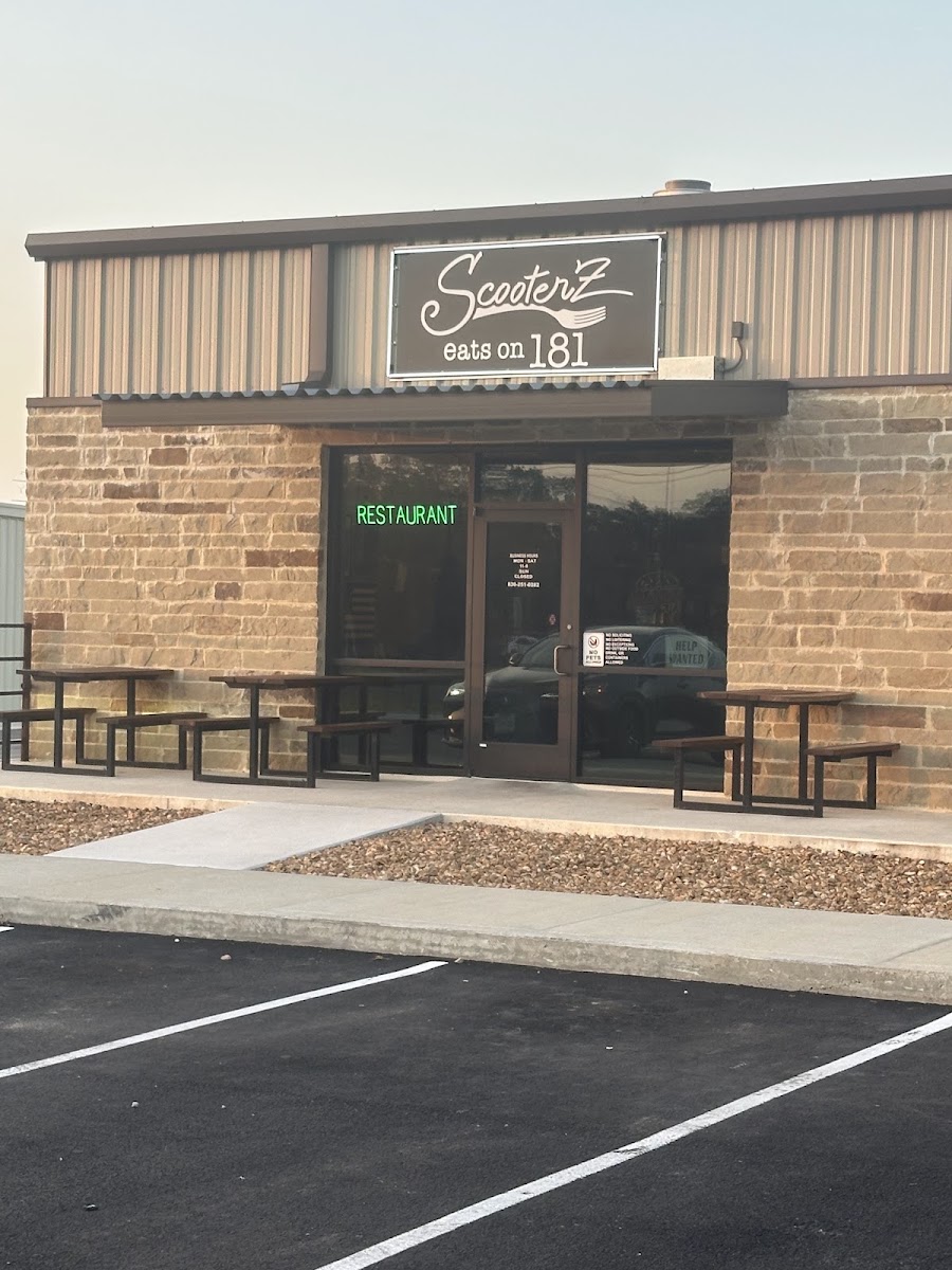 ScooterZ eats on 181