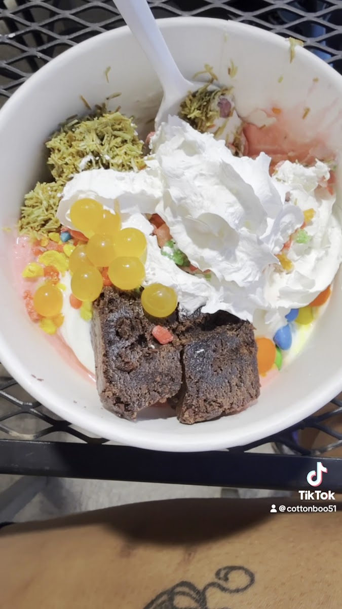 Zeinas Frozen Yogurt
