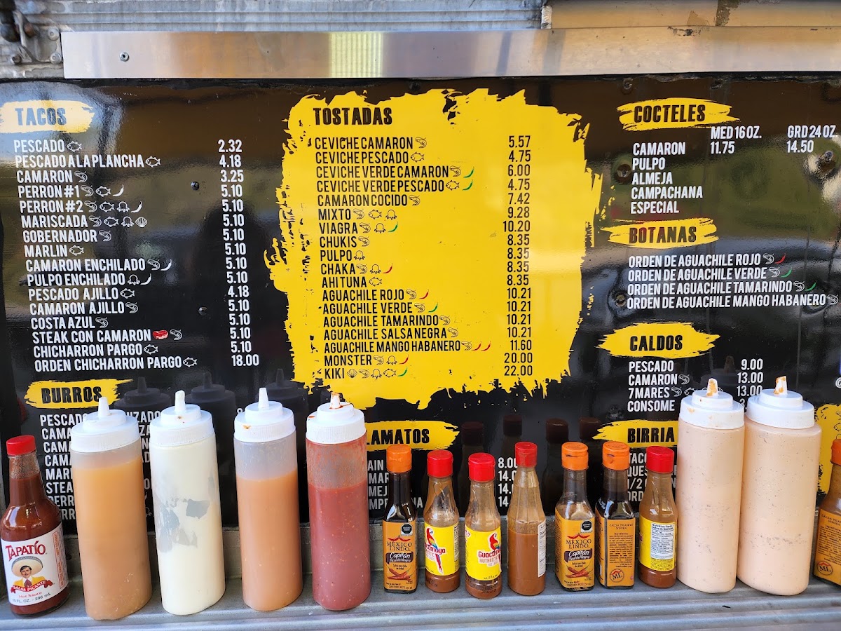 Taqueria y mariscos el kiki menu board