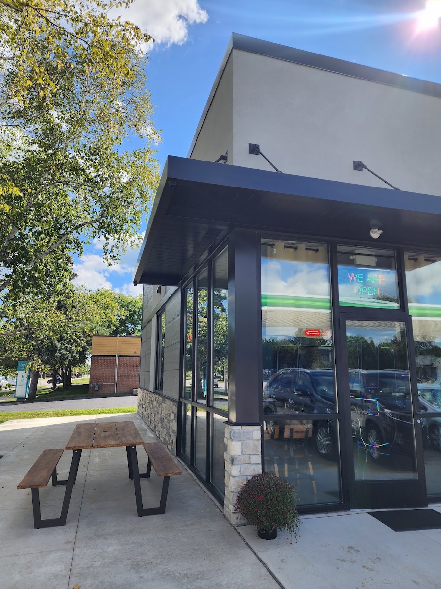 Monte's Grill and Bar