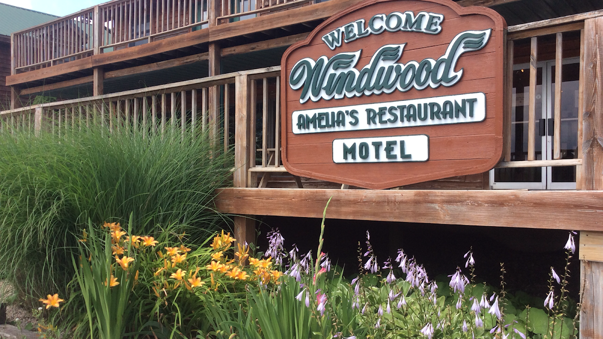 Amelia's Restaurant at Windwood Resort