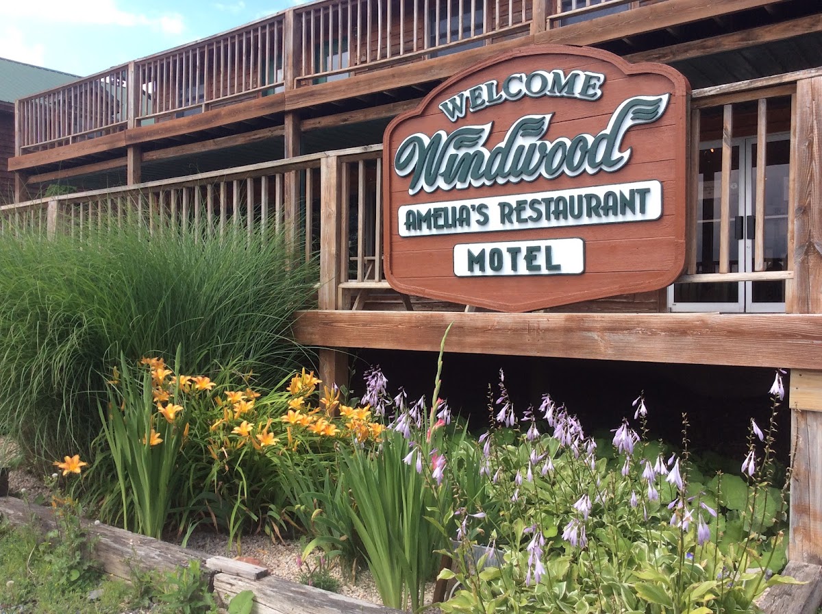 Amelia's Restaurant at Windwood Resort