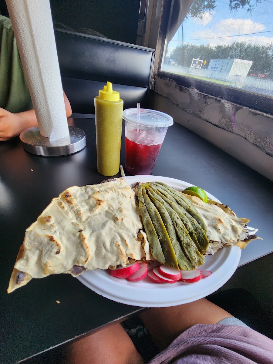 Taqueria la tlayuda