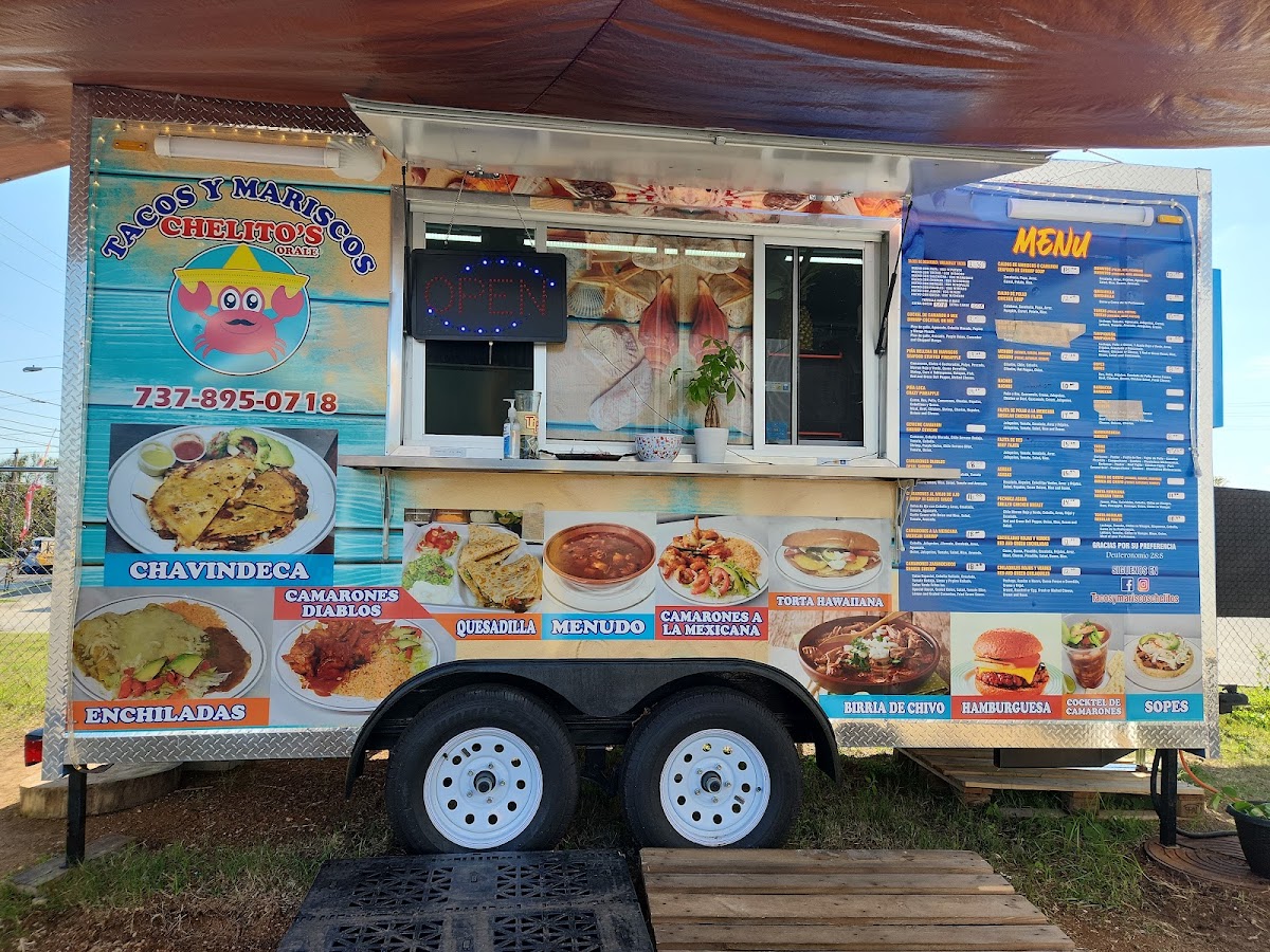 Tacos & Mariscos chelito's menu board