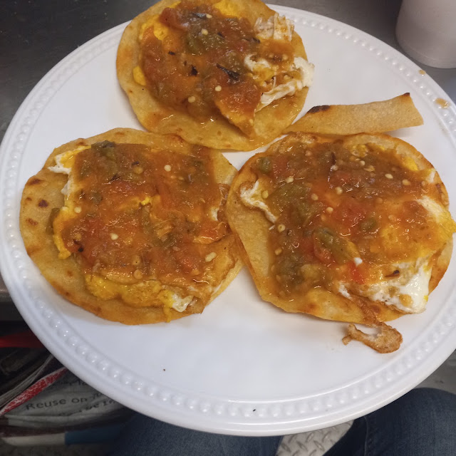 Huesos Rancheros En Tortilla Dorada