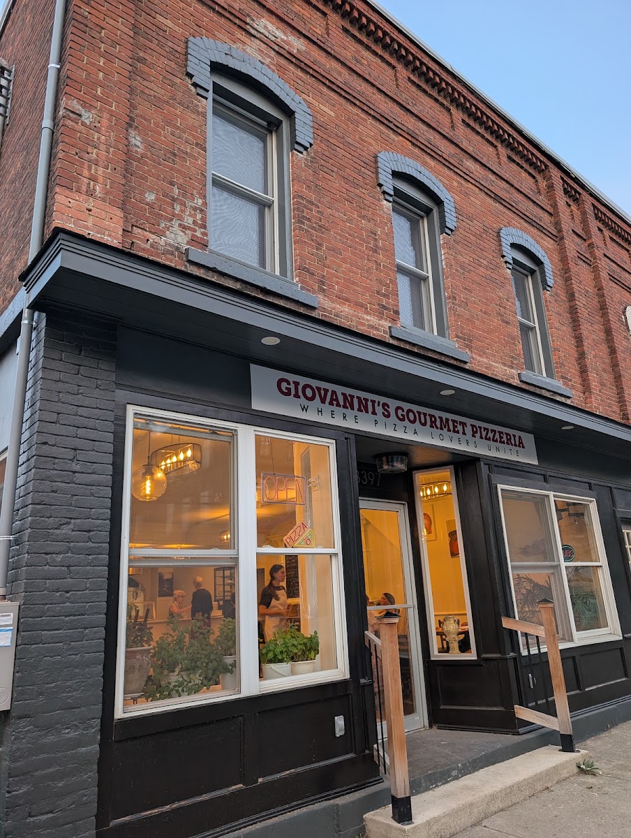 Giovanni's Gourmet Pizza