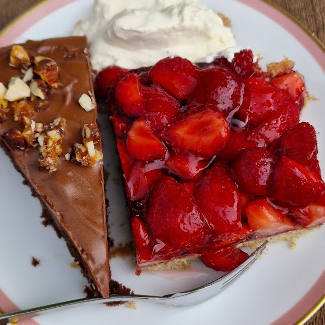 Erdbeerkuchen Nusskuchen