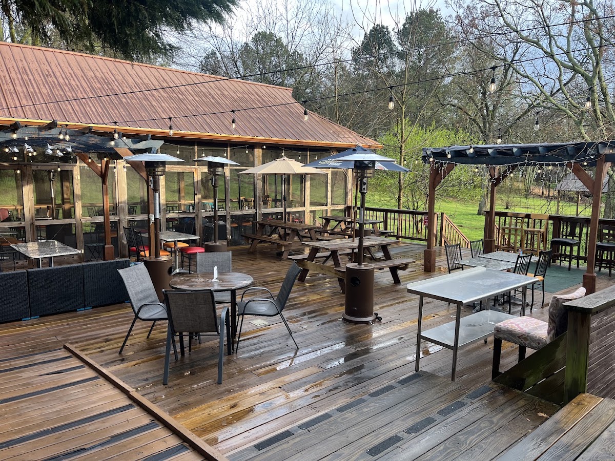 Southern Drawl Bar & Grille