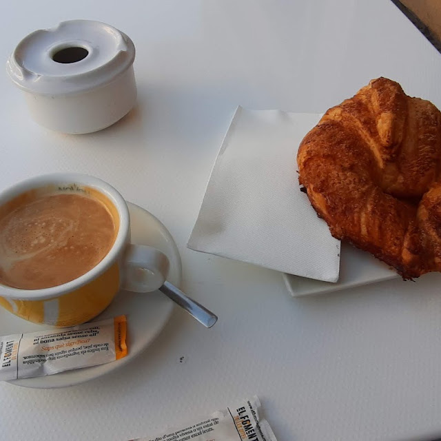 Cafe' Con Leche E Croissant