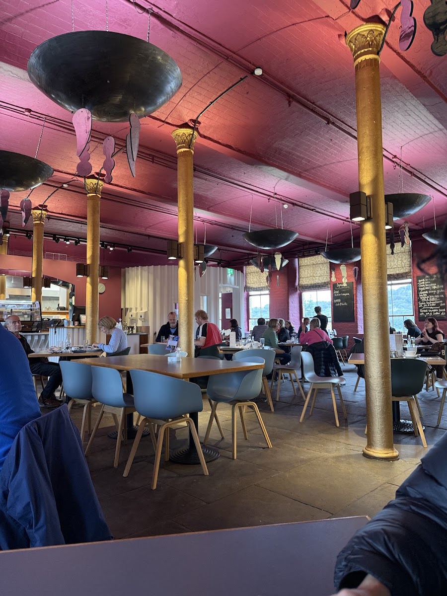 Cafe in to the Opera