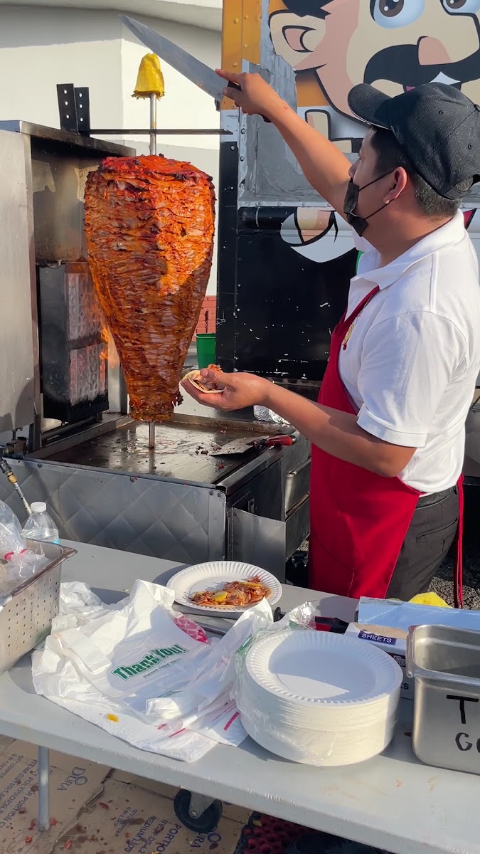 Leo's Tacos Truck