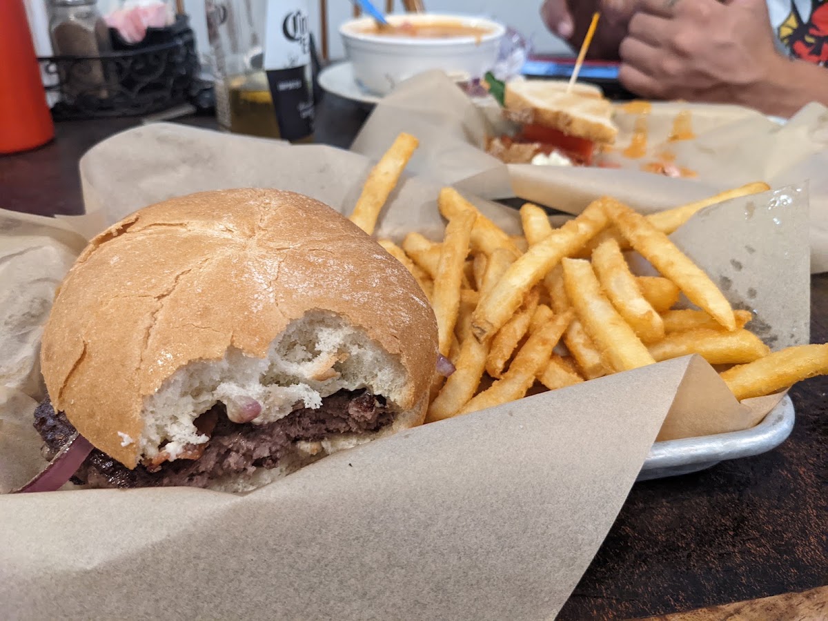 Birdies Bar & Grill