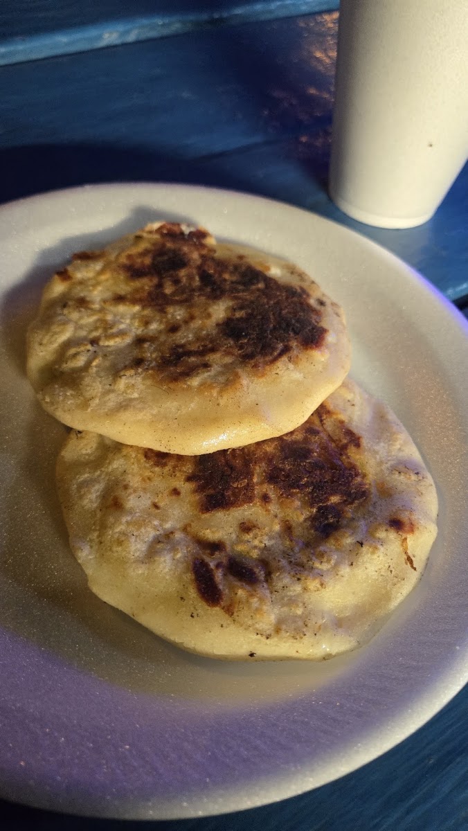 Ana's pupusas/Antojitos mexicanos