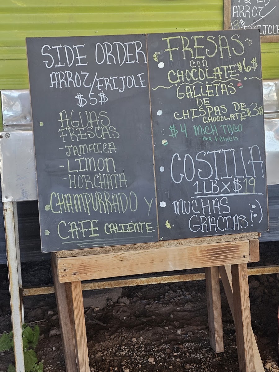 Carnitas El Michoacáno menu board