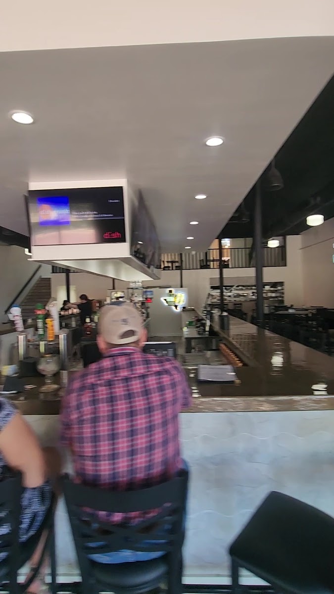 Neri's Courtyard Bar & Grill