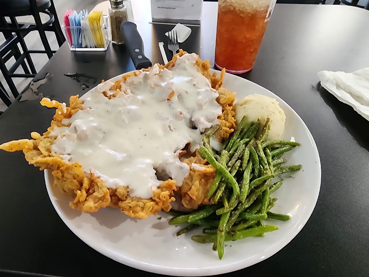 Neri's Courtyard Bar & Grill