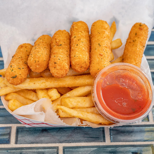 6 Piece Cheese Sticks with Fries