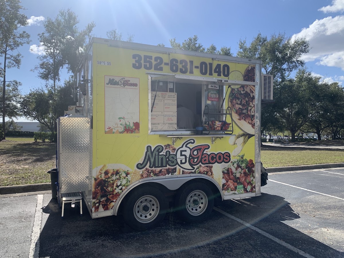Nin's 5 Tacos