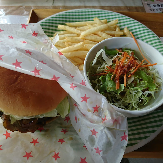 古処鶏のハンバーガー