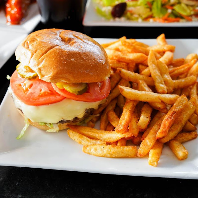 Cheeseburger Club Lunch Special