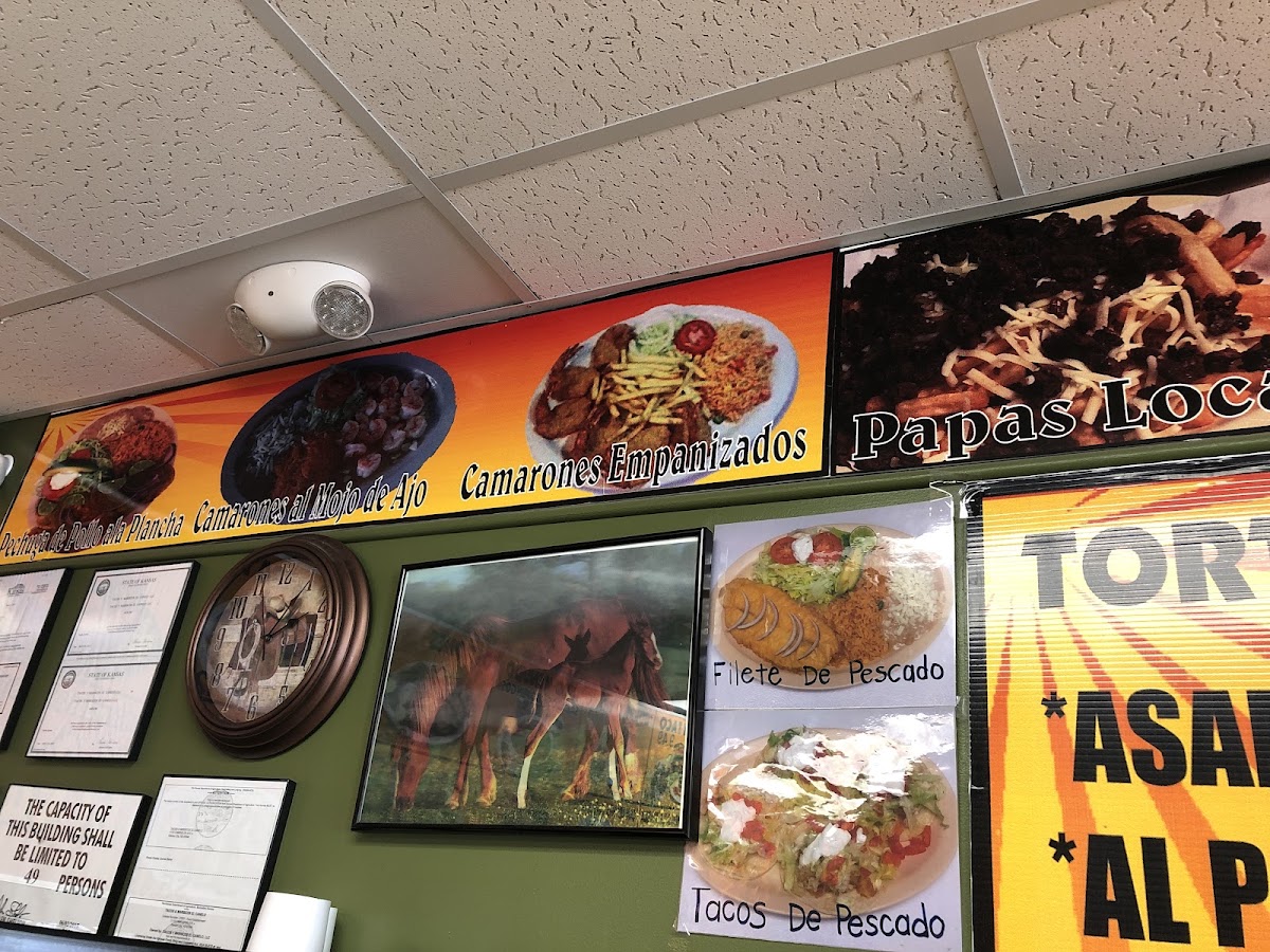 El Canelo Tacos y Mariscos menu board
