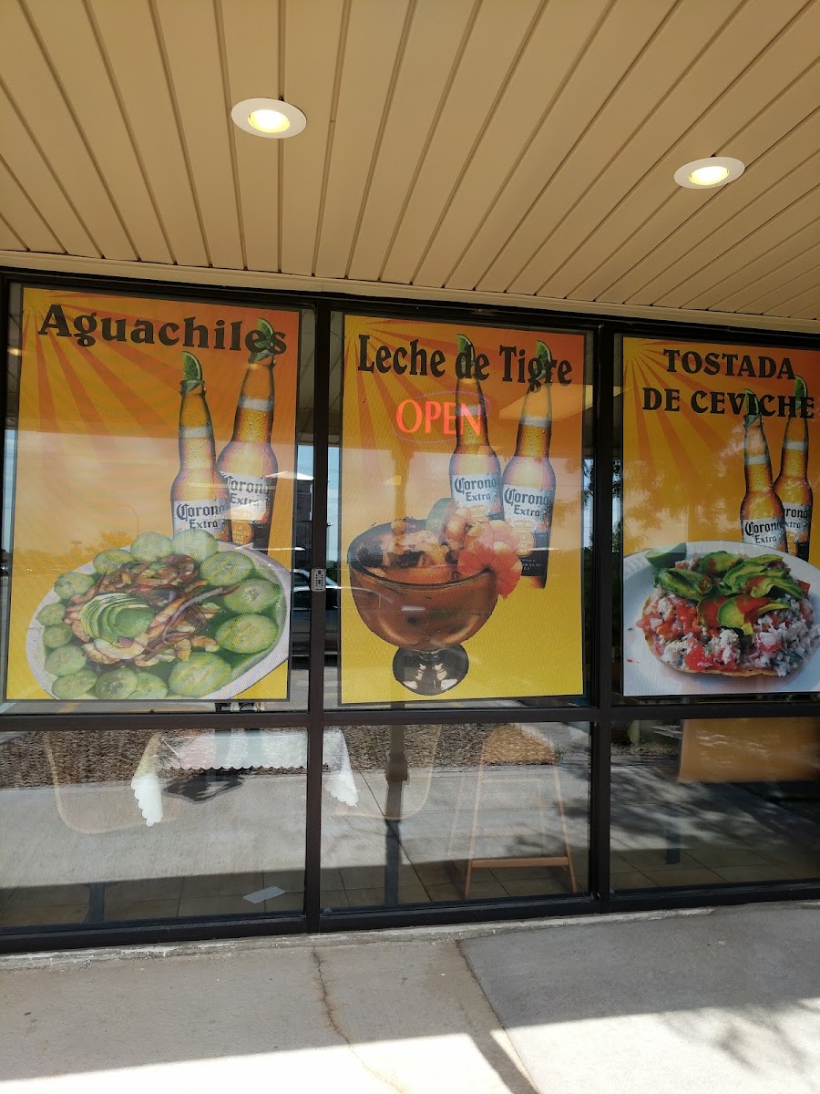El Canelo Tacos y Mariscos menu board