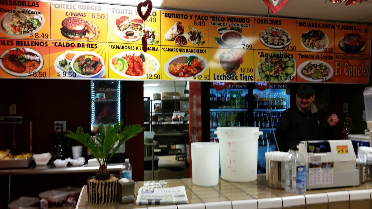 El Canelo Tacos y Mariscos menu board