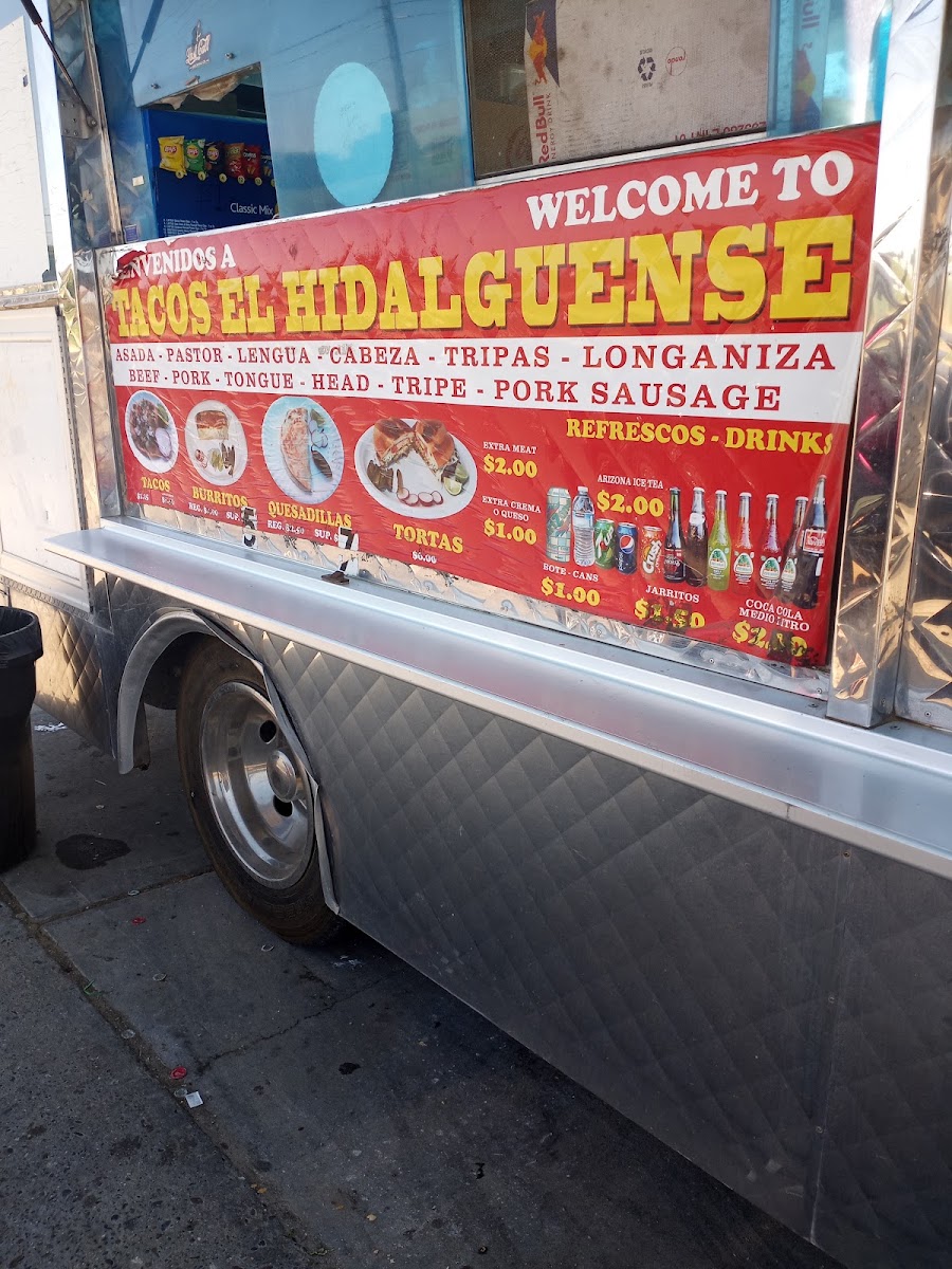 El HIDALGUENSE TACOS TRUCK menu board