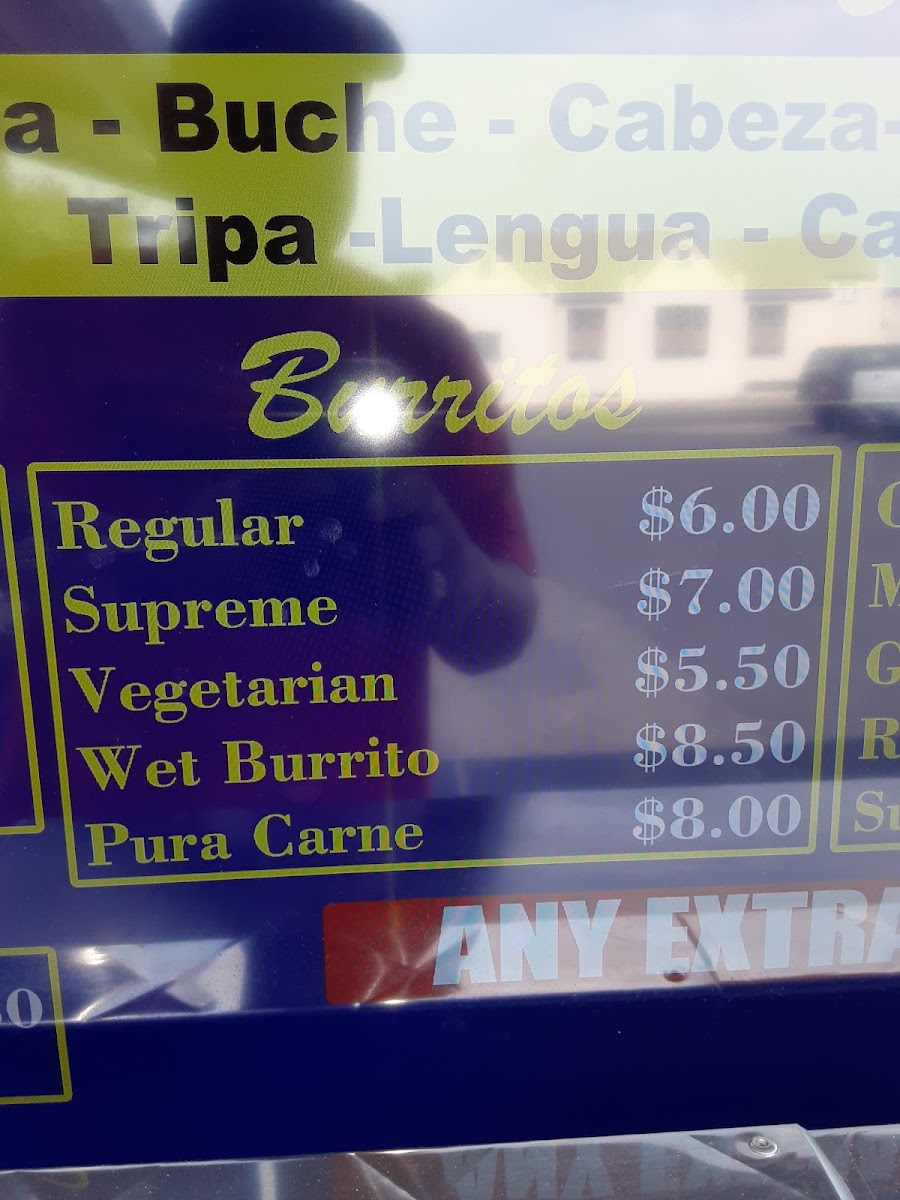 El HIDALGUENSE TACOS TRUCK menu board