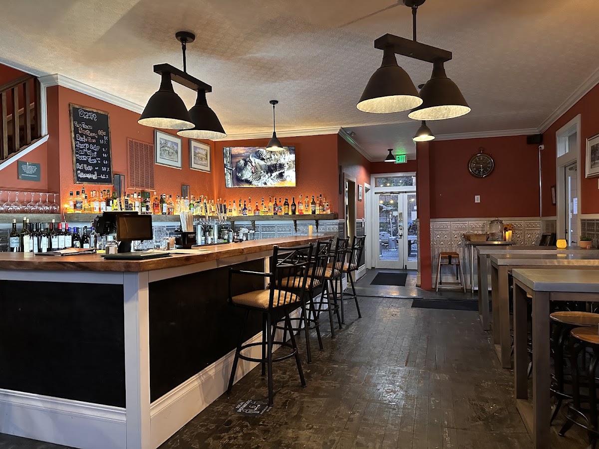 Aroma Restaurant & Wine Bar
