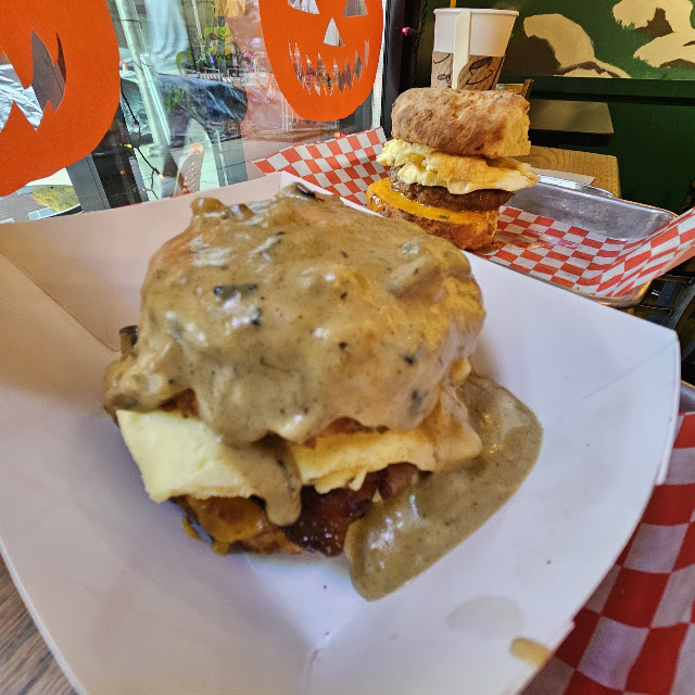Ezra Style Classic Biscuit