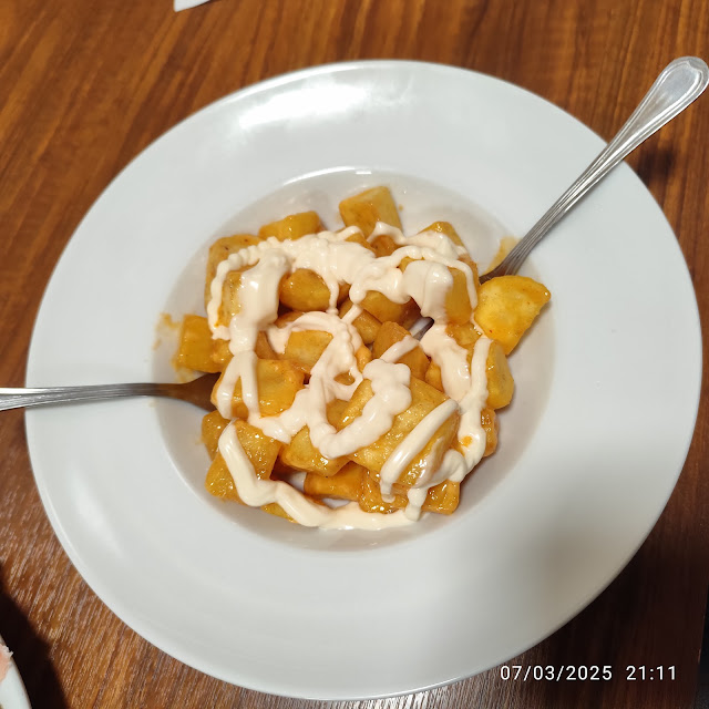 Ración de Patatas Bravas