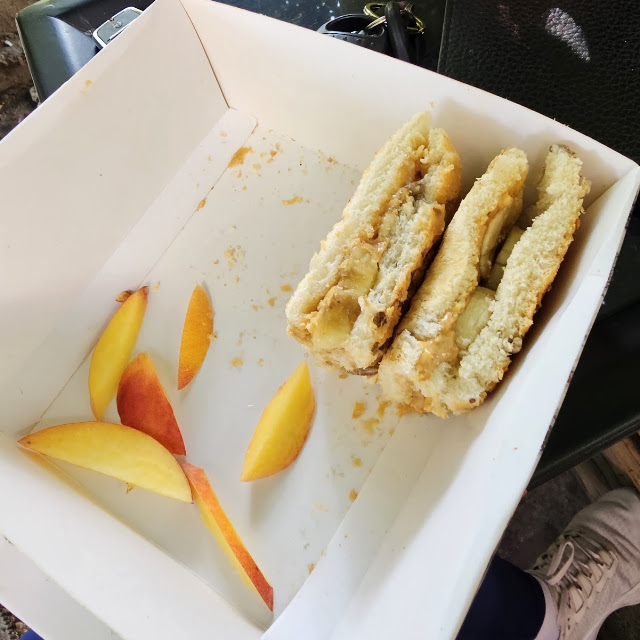 موز و بادام زمینی