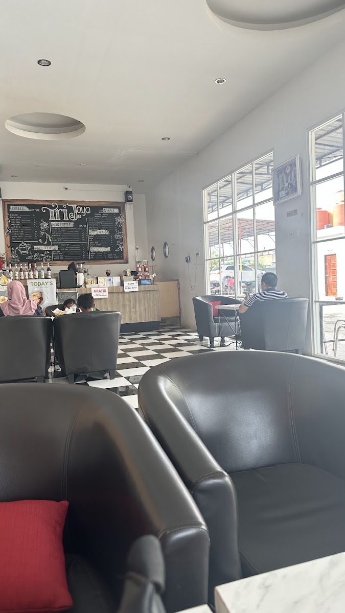 Trijaya Cafe & Carwash
