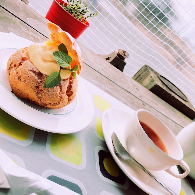 シュークリームと紅茶
