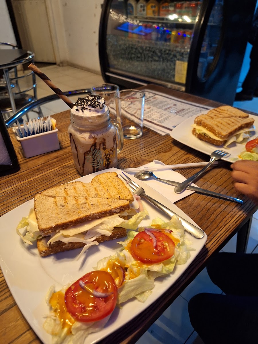 Manolo's Crêpes & Café