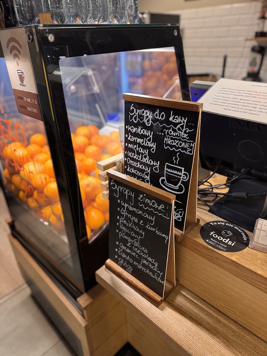 AE Coffee House - kawiarnia na dworcu PKP w Lublin Główny menu board