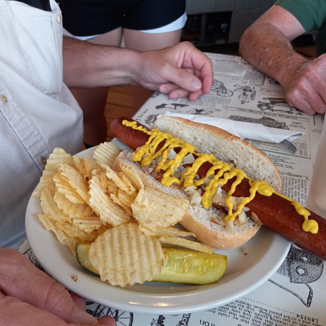 Tavern Beer Brats