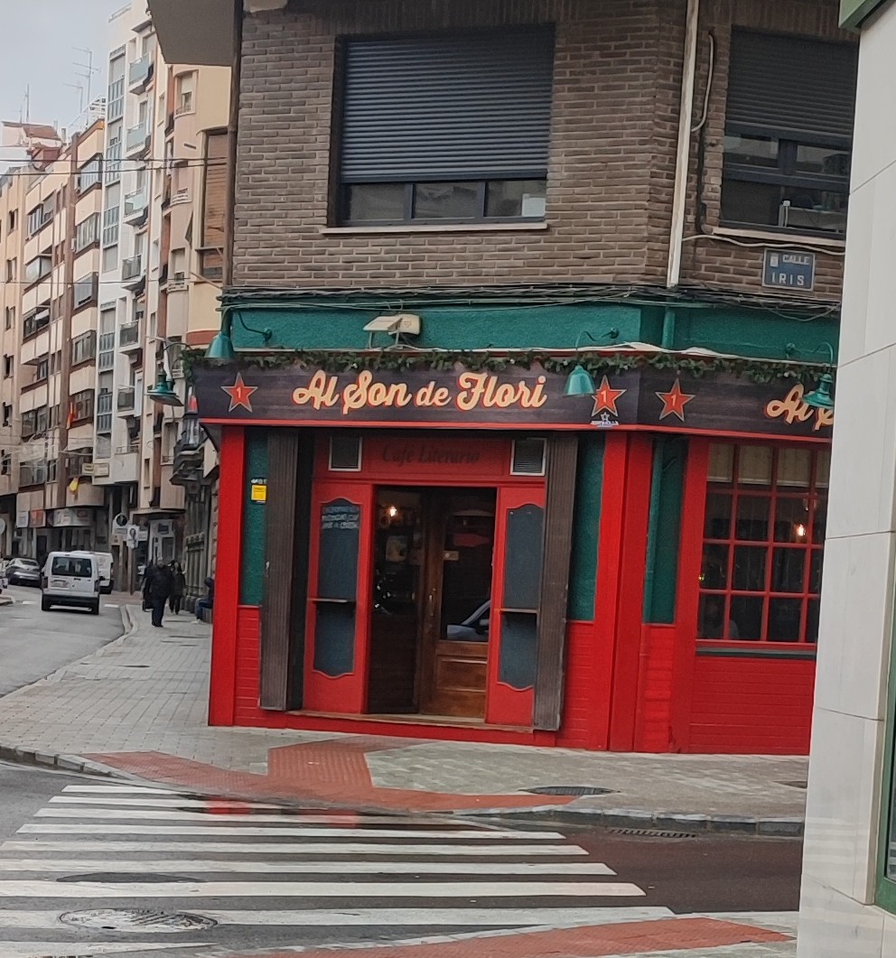 Al Son de Flori Café Literario.